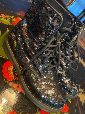 1460 Pascal Black+Silver Shift Sequins+Hydro Lace Up Boot Airwalk Dr Martens